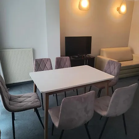 Azyl W Tarsis Eko Park *